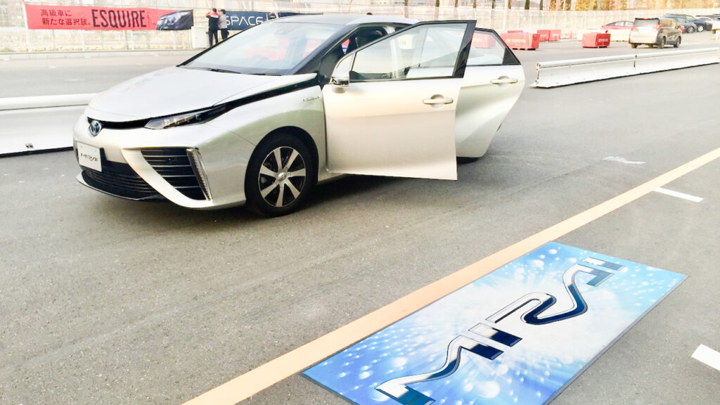 TOYOTA MIRAI, MEGA WEB